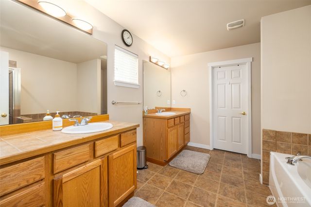 4605 Hidden Lake Loop, Mount Vernon, WA 98273