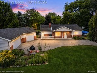701 Artdale Drive, White Lake Charter Township, MI 48383