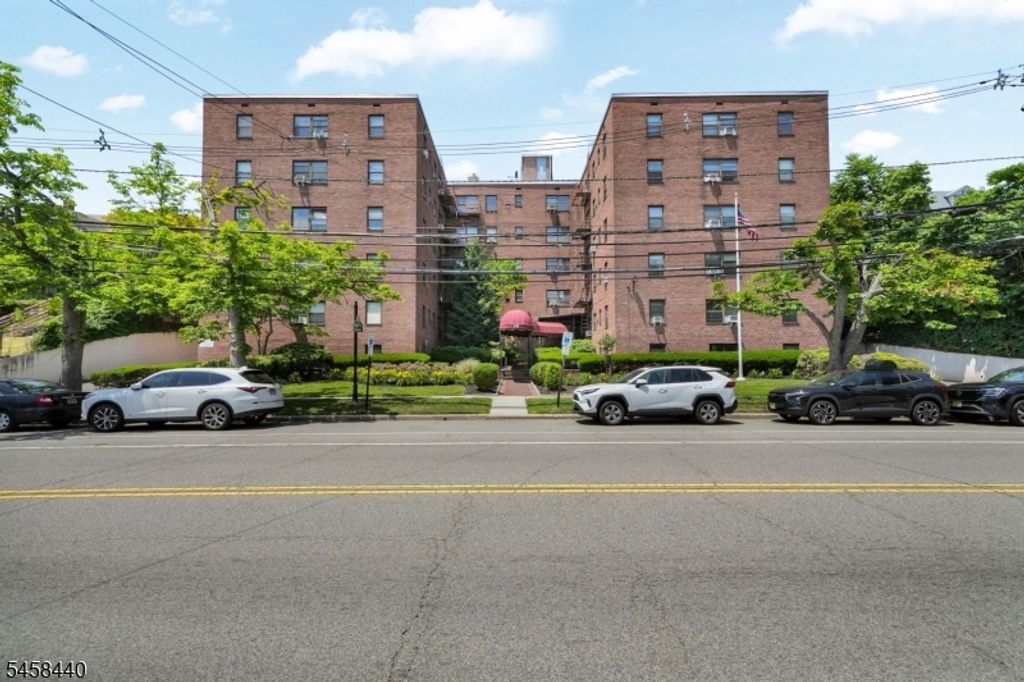 130 Orient Way Cc CC, Rutherford Boro, NJ 07070