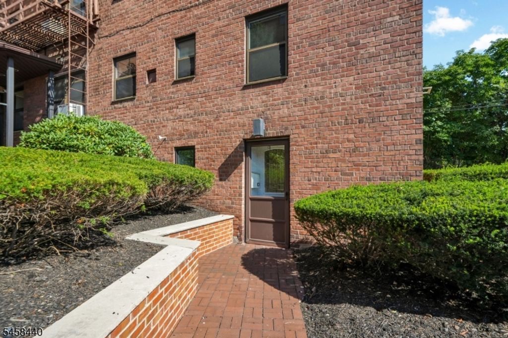 130 Orient Way Cc CC, Rutherford Boro, NJ 07070 — photo 2