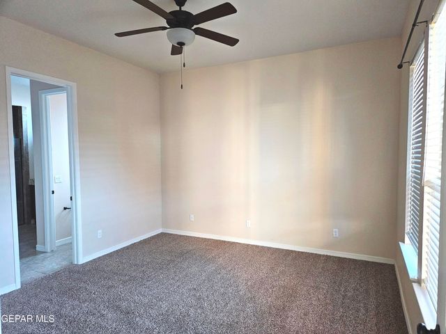 1071 IRON HILL Avenue, Santa Teresa, NM 88008