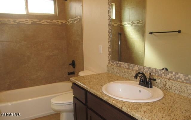 1071 IRON HILL Avenue, Santa Teresa, NM 88008