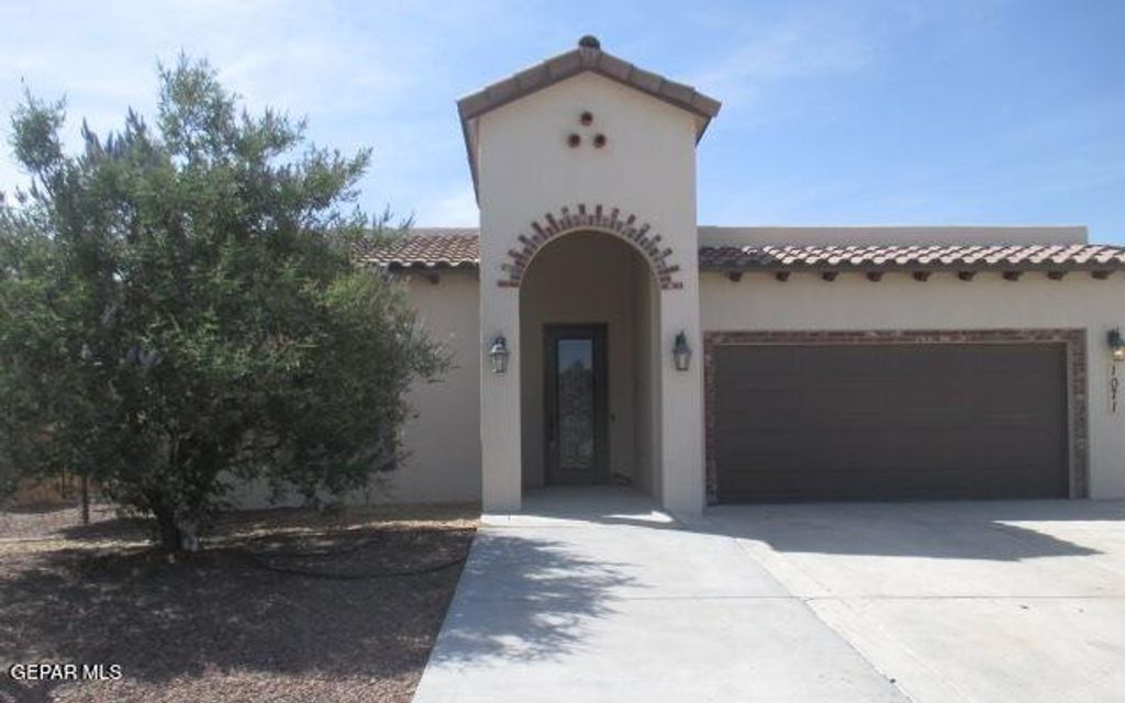 1071 IRON HILL Avenue, Santa Teresa, NM 88008