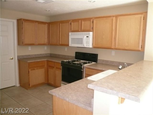 10210 Deerfield Beach Avenue 102, Las Vegas, NV 89129