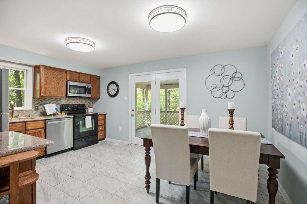 Image 11 of property listing at 1020 GRINGO CT, Lusby, MD 20657