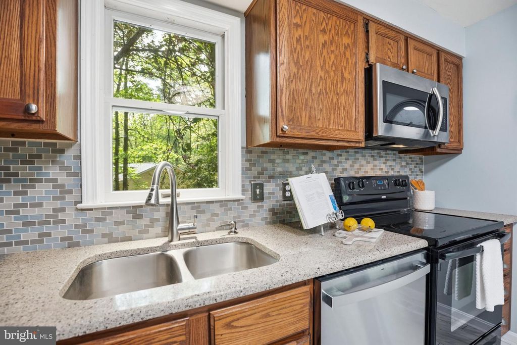 Image 15 of property listing at 1020 GRINGO CT, Lusby, MD 20657