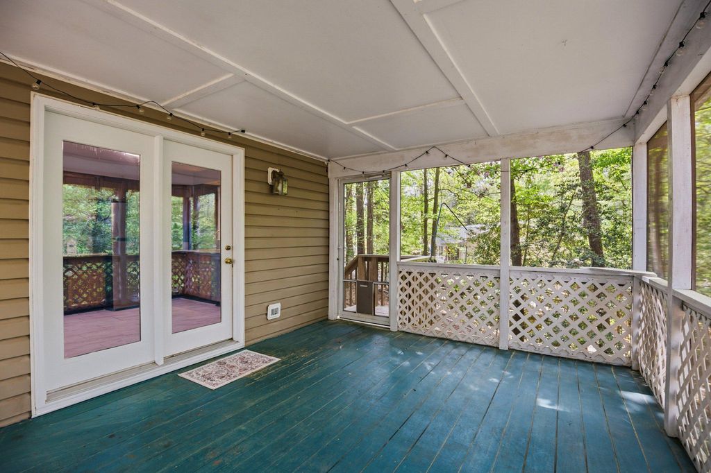 Image 17 of property listing at 1020 GRINGO CT, Lusby, MD 20657