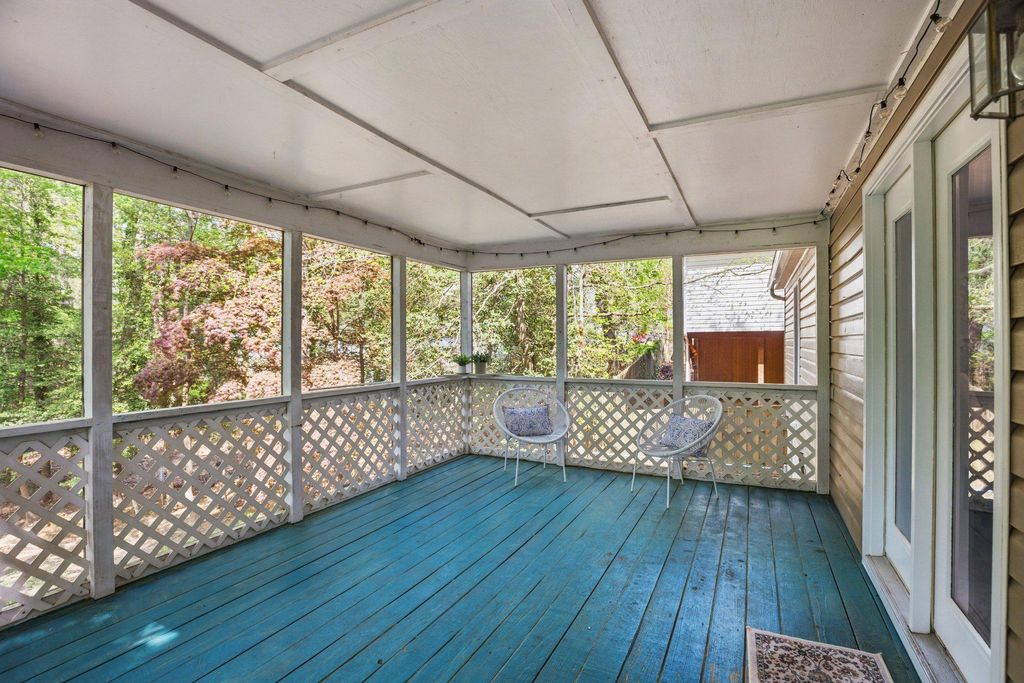 Image 18 of property listing at 1020 GRINGO CT, Lusby, MD 20657