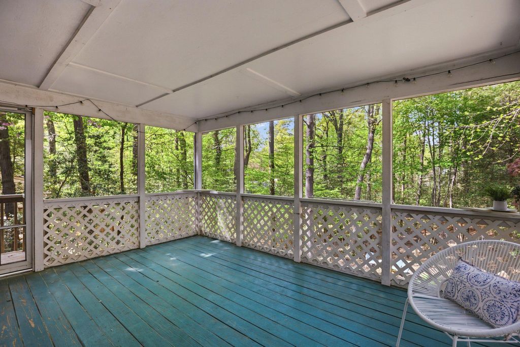 Image 19 of property listing at 1020 GRINGO CT, Lusby, MD 20657