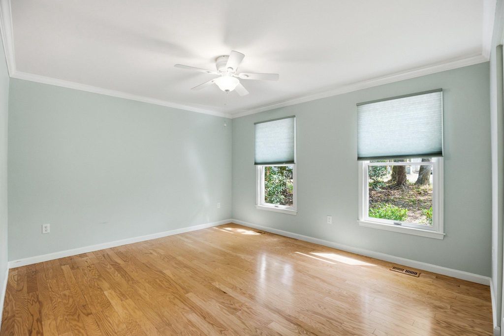 Image 21 of property listing at 1020 GRINGO CT, Lusby, MD 20657