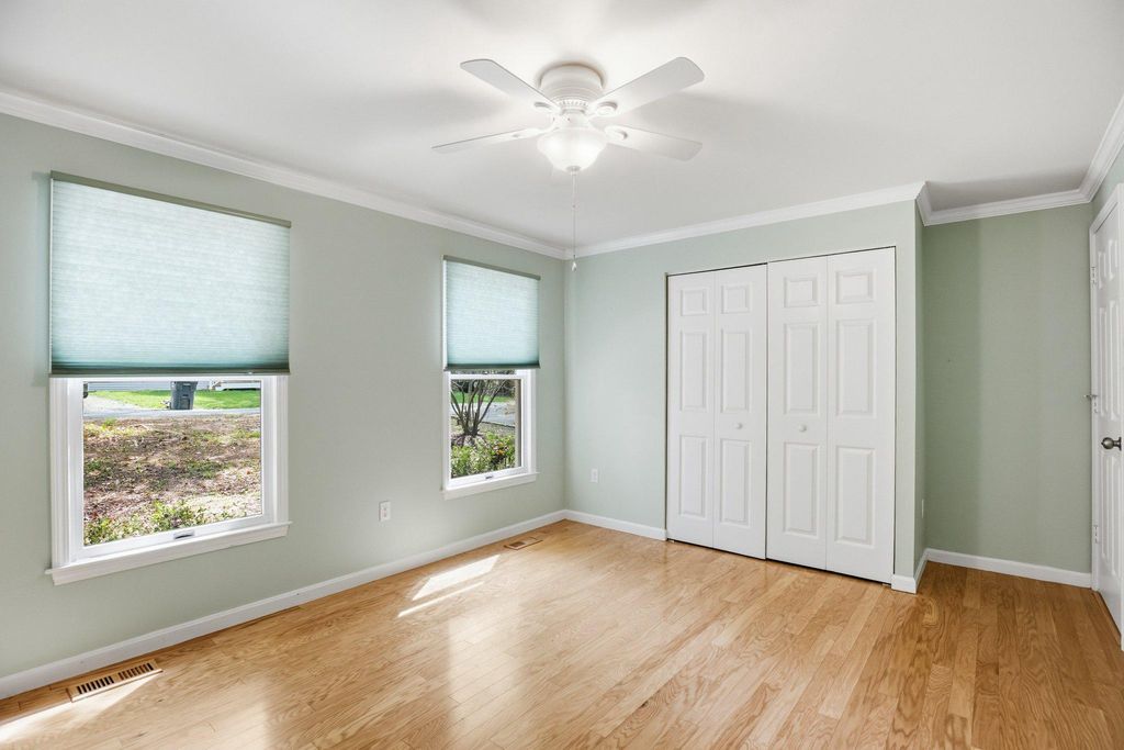 Image 22 of property listing at 1020 GRINGO CT, Lusby, MD 20657