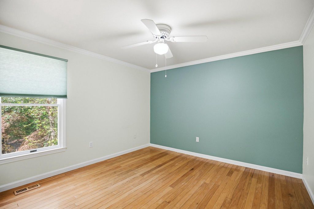 Image 23 of property listing at 1020 GRINGO CT, Lusby, MD 20657