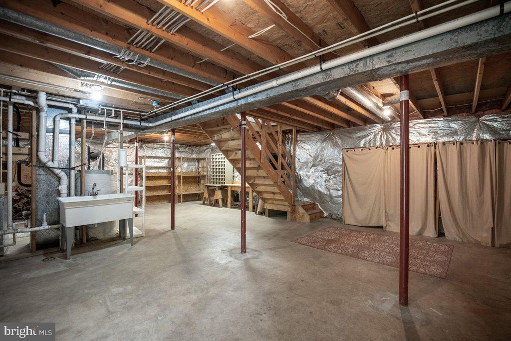 Image 40 of property listing at 1020 GRINGO CT, Lusby, MD 20657