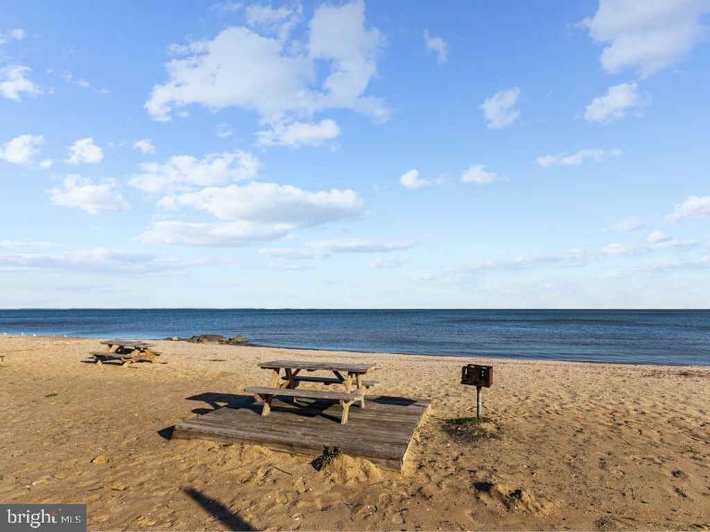 Image 47 of property listing at 1020 GRINGO CT, Lusby, MD 20657