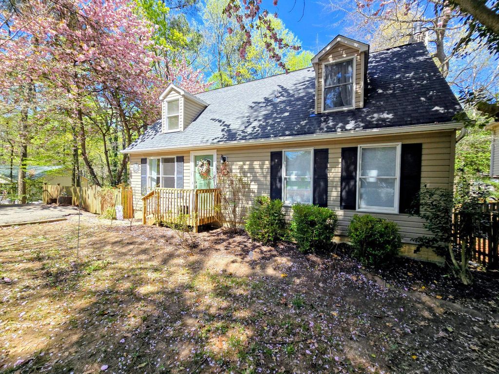 Image 6 of property listing at 1020 GRINGO CT, Lusby, MD 20657