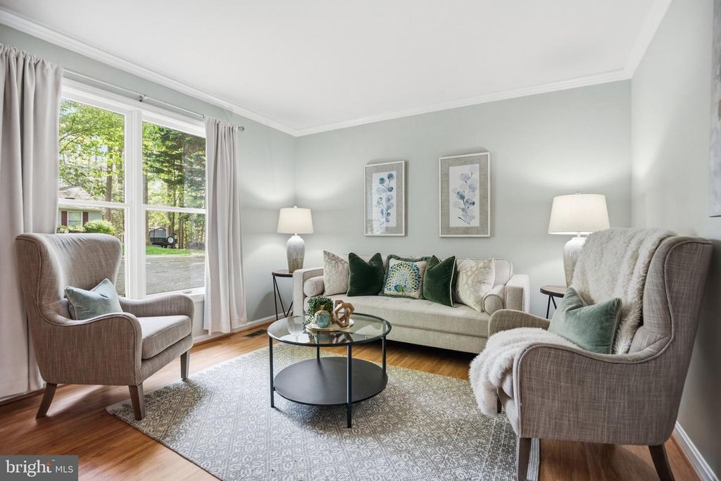 Image 8 of property listing at 1020 GRINGO CT, Lusby, MD 20657