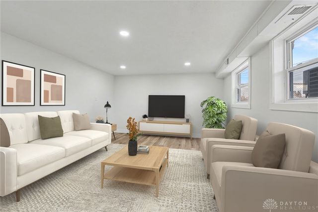 419 Falcon Drive, New Carlisle, OH 45344