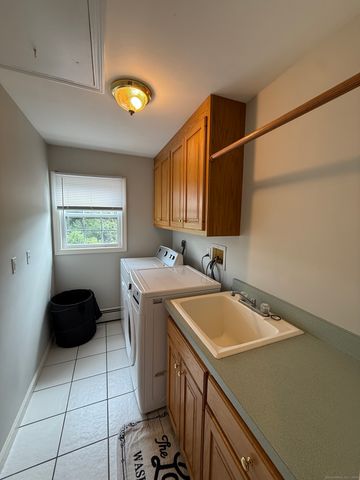 7 School Street, Burlington, CT 06013