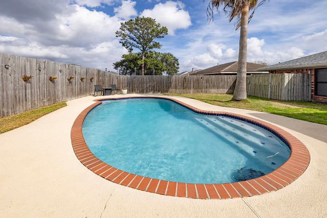 313 Louis Dr, Houma, LA 70364
