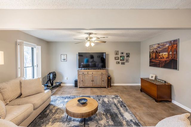 313 Louis Dr, Houma, LA 70364