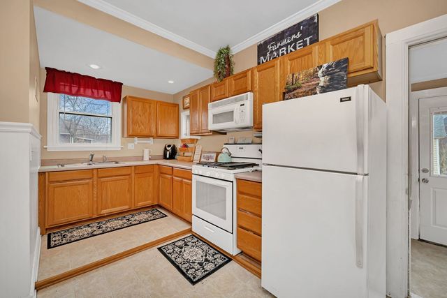 565 E Norris Drive, Ottawa, IL 61350