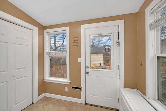 565 E Norris Drive, Ottawa, IL 61350