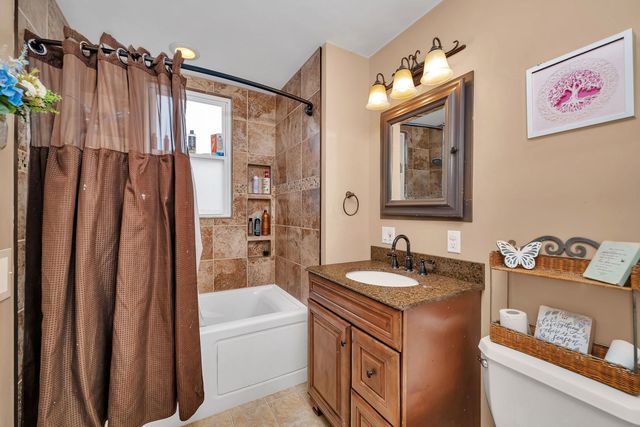 565 E Norris Drive, Ottawa, IL 61350