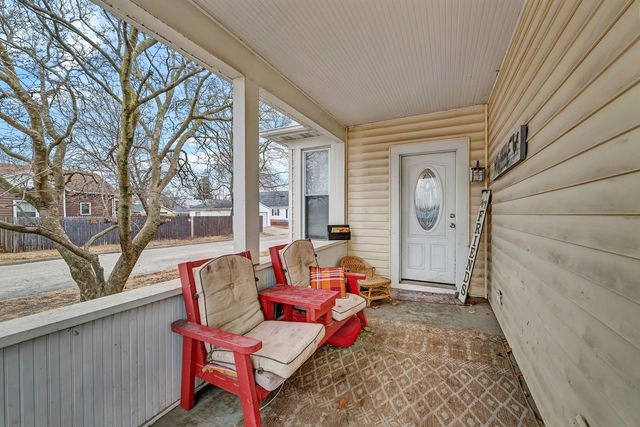 565 E Norris Drive, Ottawa, IL 61350