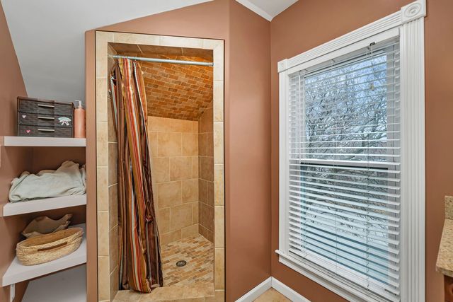 565 E Norris Drive, Ottawa, IL 61350