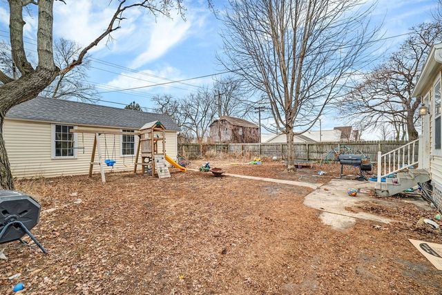 565 E Norris Drive, Ottawa, IL 61350