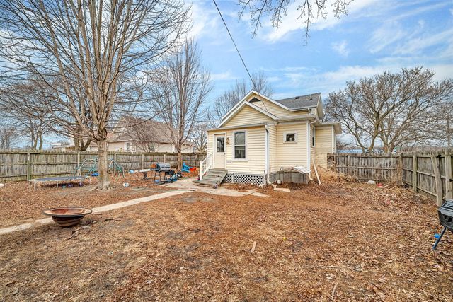 565 E Norris Drive, Ottawa, IL 61350