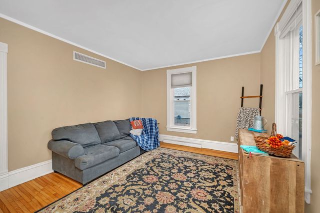 565 E Norris Drive, Ottawa, IL 61350