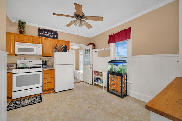 565 E Norris Drive, Ottawa, IL 61350