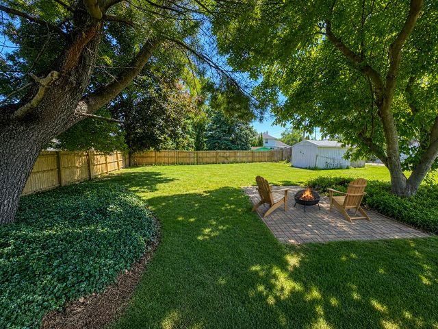113 Holly Avenue, Darien, IL 60561
