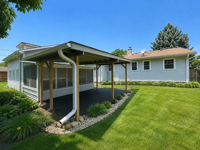 113 Holly Avenue, Darien, IL 60561