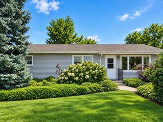 113 Holly Avenue, Darien, IL 60561