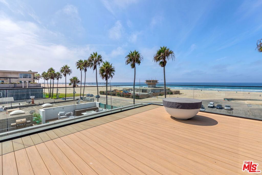 2205 Ocean Front Walk, Los Angeles, CA 90291 — exterior