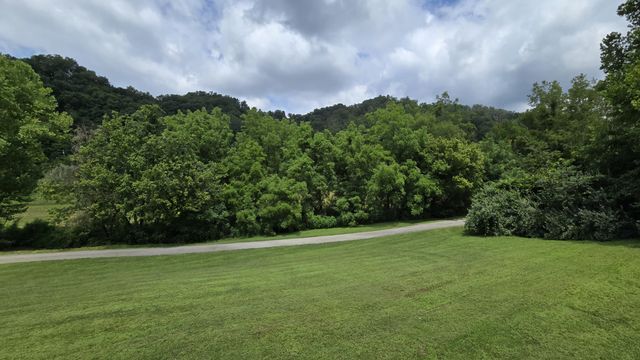 110 Dairy Farm Road, Manchester, KY 40962