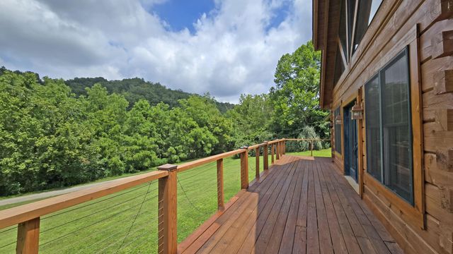 110 Dairy Farm Road, Manchester, KY 40962