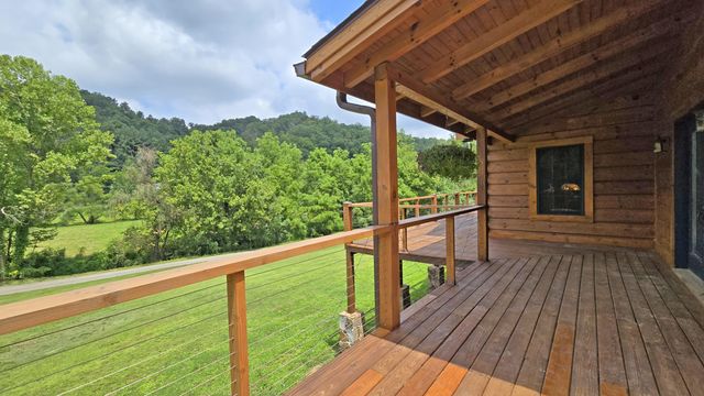 110 Dairy Farm Road, Manchester, KY 40962