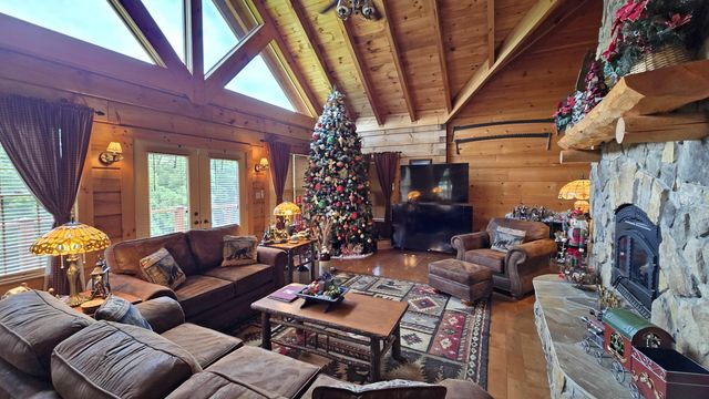 110 Dairy Farm Road, Manchester, KY 40962