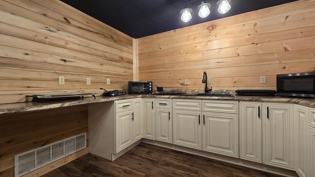 110 Dairy Farm Road, Manchester, KY 40962