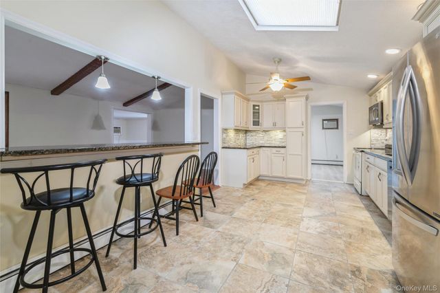 26 Huxley Lane, Ronkonkoma, NY 11779