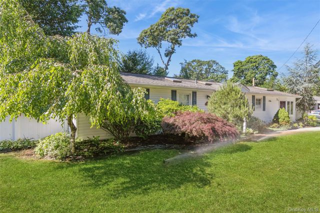 26 Huxley Lane, Ronkonkoma, NY 11779