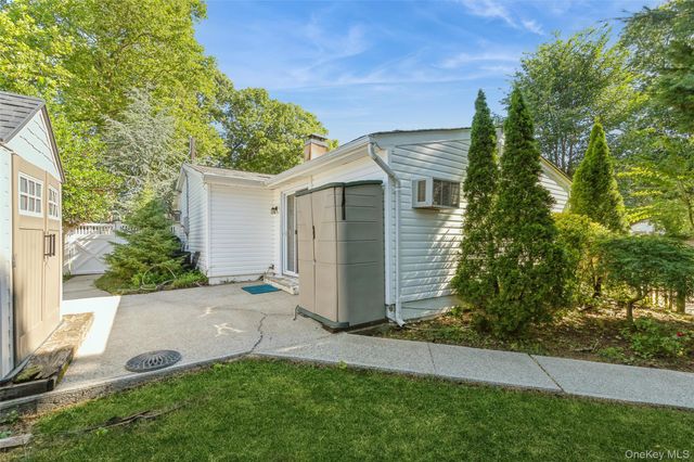 26 Huxley Lane, Ronkonkoma, NY 11779