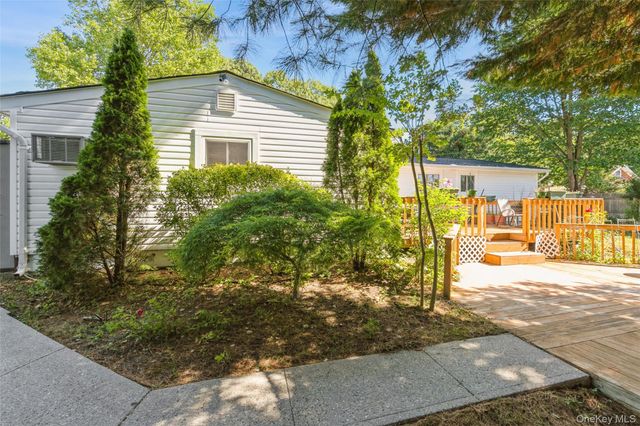 26 Huxley Lane, Ronkonkoma, NY 11779