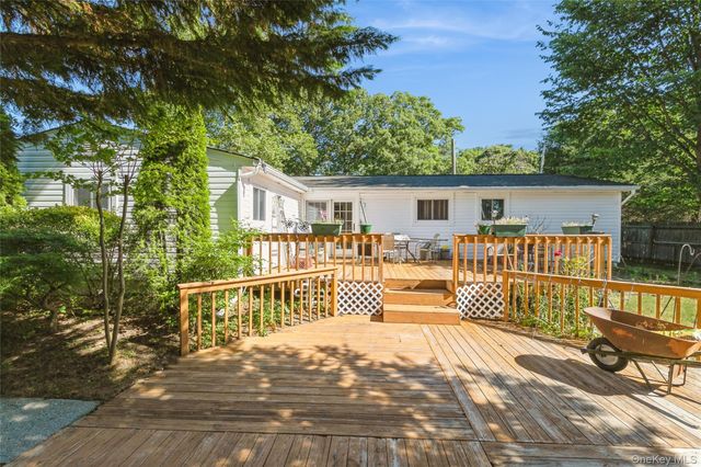 26 Huxley Lane, Ronkonkoma, NY 11779