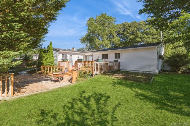 26 Huxley Lane, Ronkonkoma, NY 11779