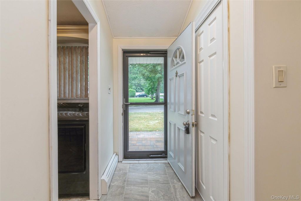 26 Huxley Lane, Ronkonkoma, NY 11779