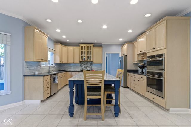 4763 Woods Edge Drive, Zionsville, IN 46077